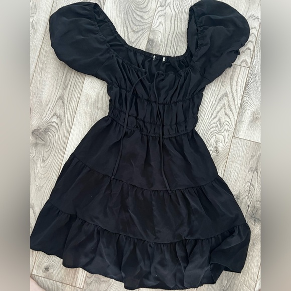 Dresses & Skirts - Black Puff Sleeve Dress